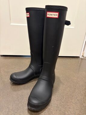 Hunter Matte Black Knee-High Waterproof Boots with Red Logo